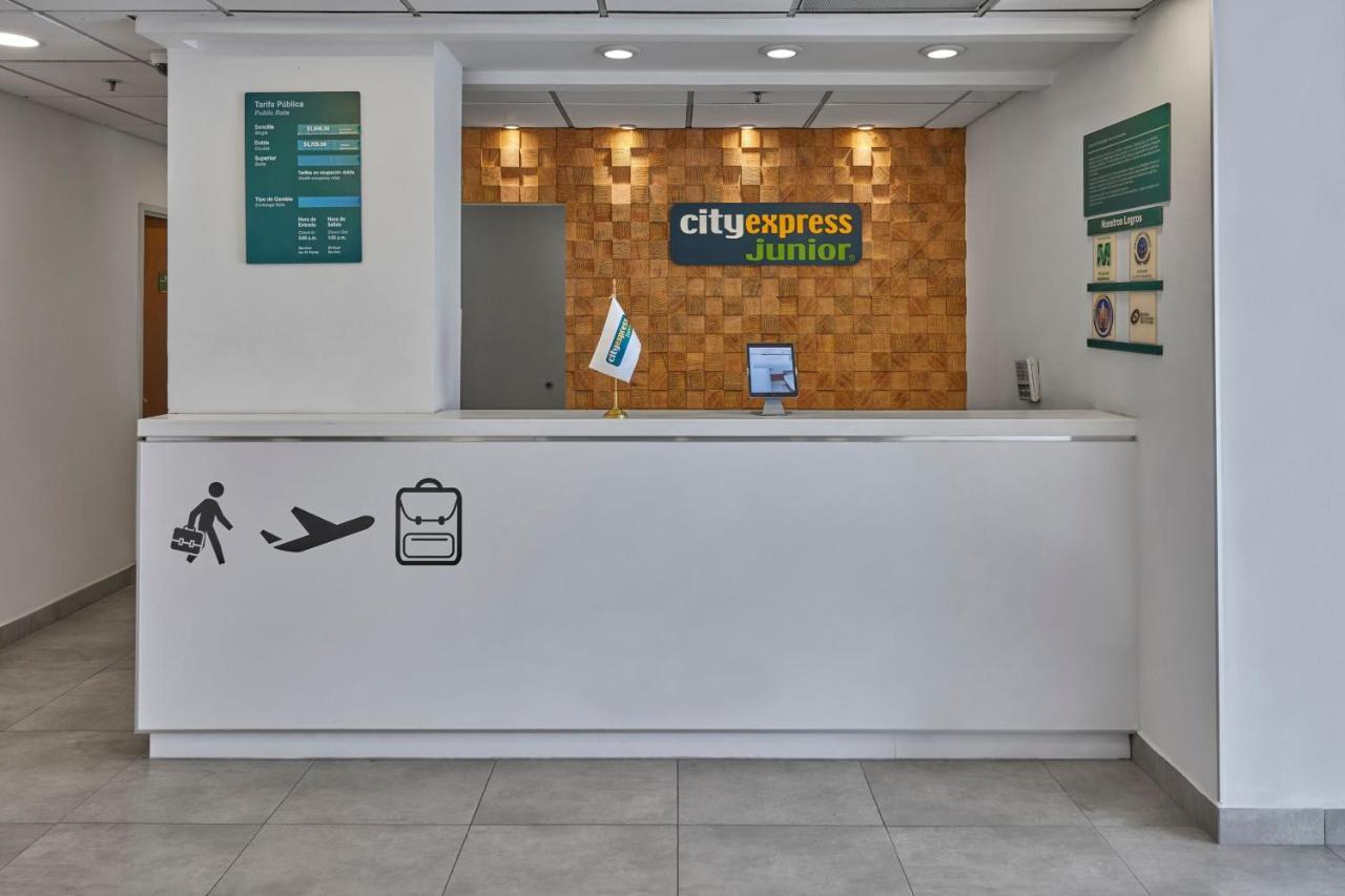 City Express Junior By Marriott Toluca Aeropuerto Exterior photo