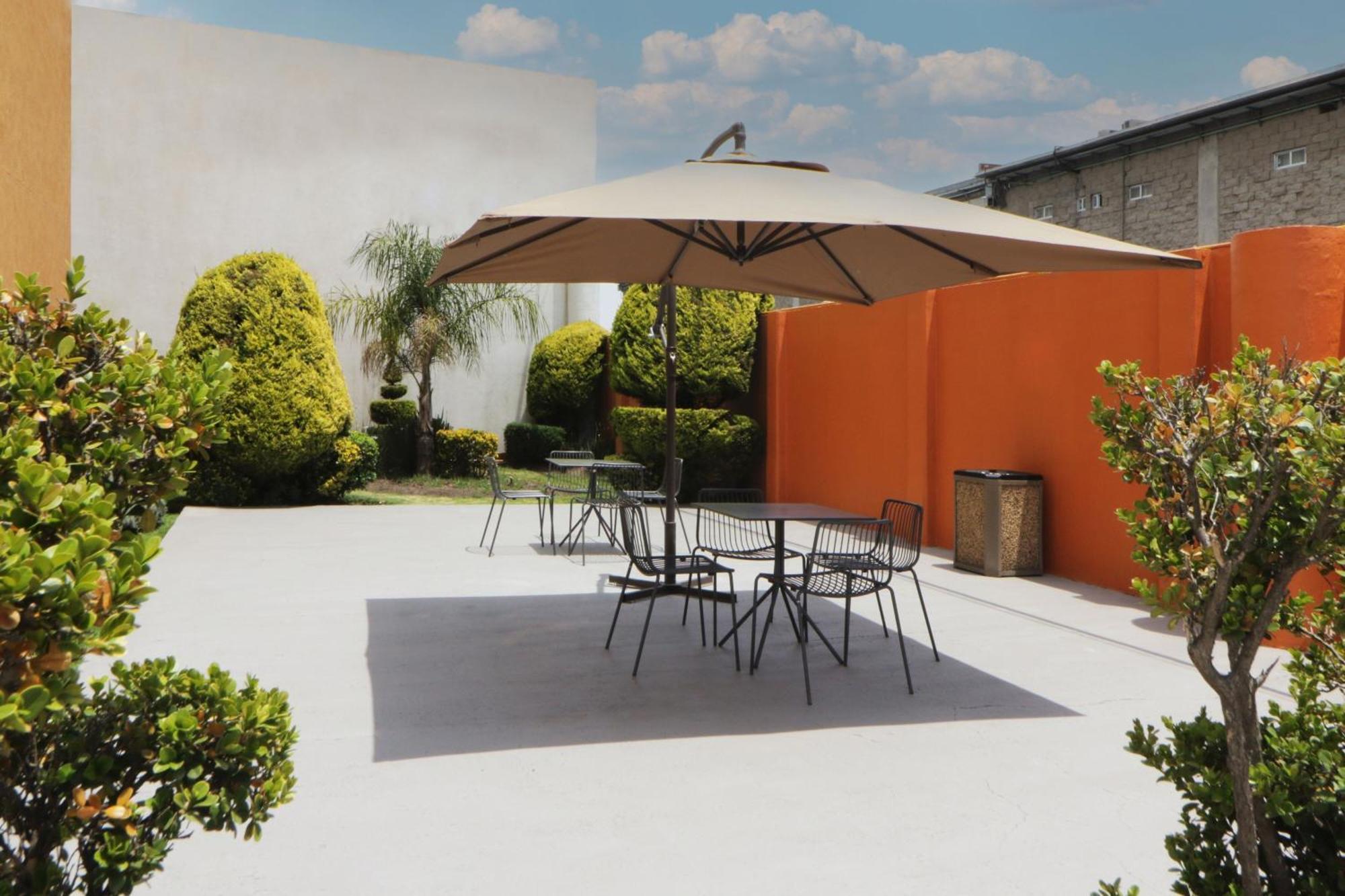 City Express Junior By Marriott Toluca Aeropuerto Exterior photo